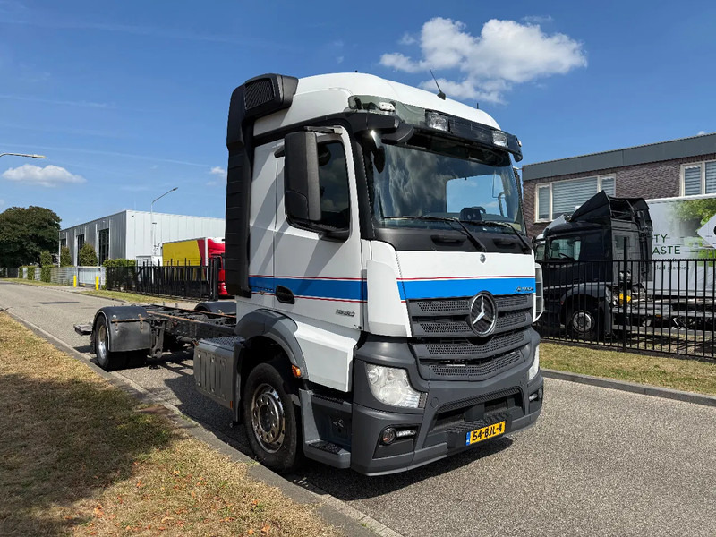 Mercedes-Benz Actros 1930 2017 only 414.000 km - Cab chassis truck: picture 2 Mercedes-Benz Actros 1930 2017 only 414.000 km - Cab chassis truck: picture 2