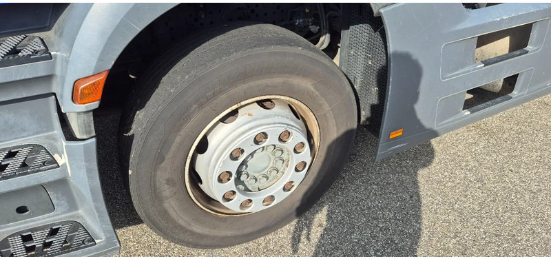 Tractor unit Mercedes-Benz Actros 1833: picture 13