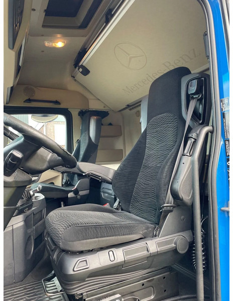 Interior photo 2: Tractor unit Mercedes-Benz Actros 1943 full adr 2017 only 695.000 km