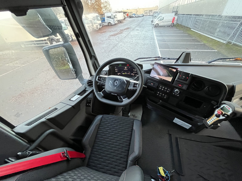Interior photo 1: New Skip loader truck Renault C440 4x2 13L E6 NIEUW! HYVA TITAN TS 2014 TA Z Afzetsysteem en Afstandsbediening Containersysteem Portaal