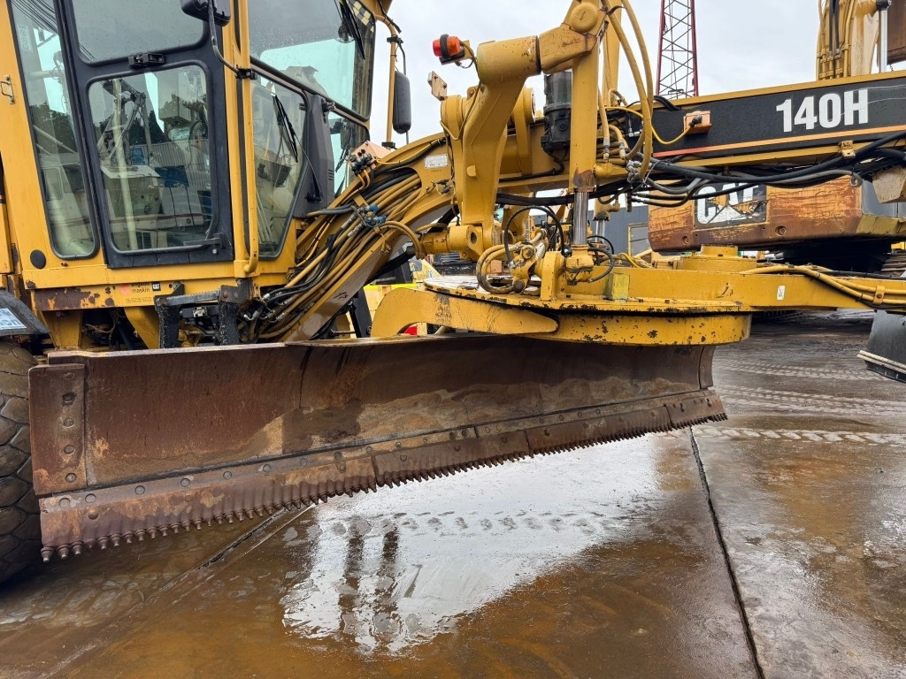 Grader CAT 140 H: picture 14