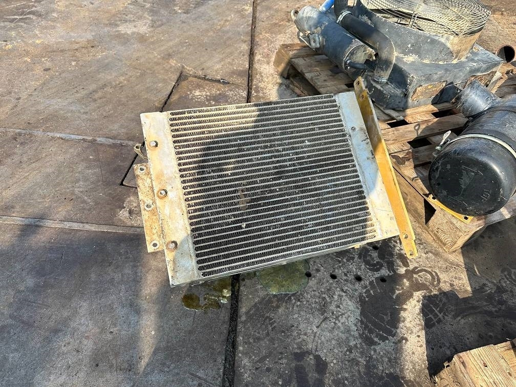 CAT 214 B FT radiator - Wheel excavator: picture 1 CAT 214 B FT radiator - Wheel excavator: picture 1