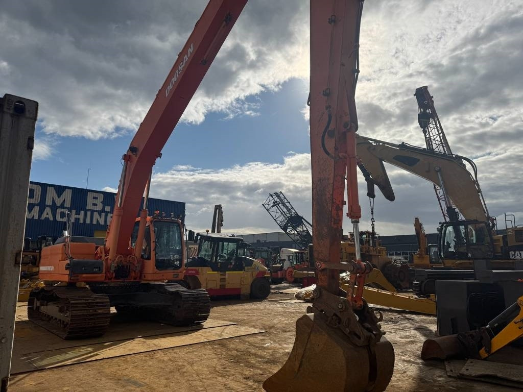 Excavator Doosan DX 300 LC ( 4.690 original hours 18M long reach ): picture 7 Excavator Doosan DX 300 LC ( 4.690 original hours 18M long reach ): picture 7