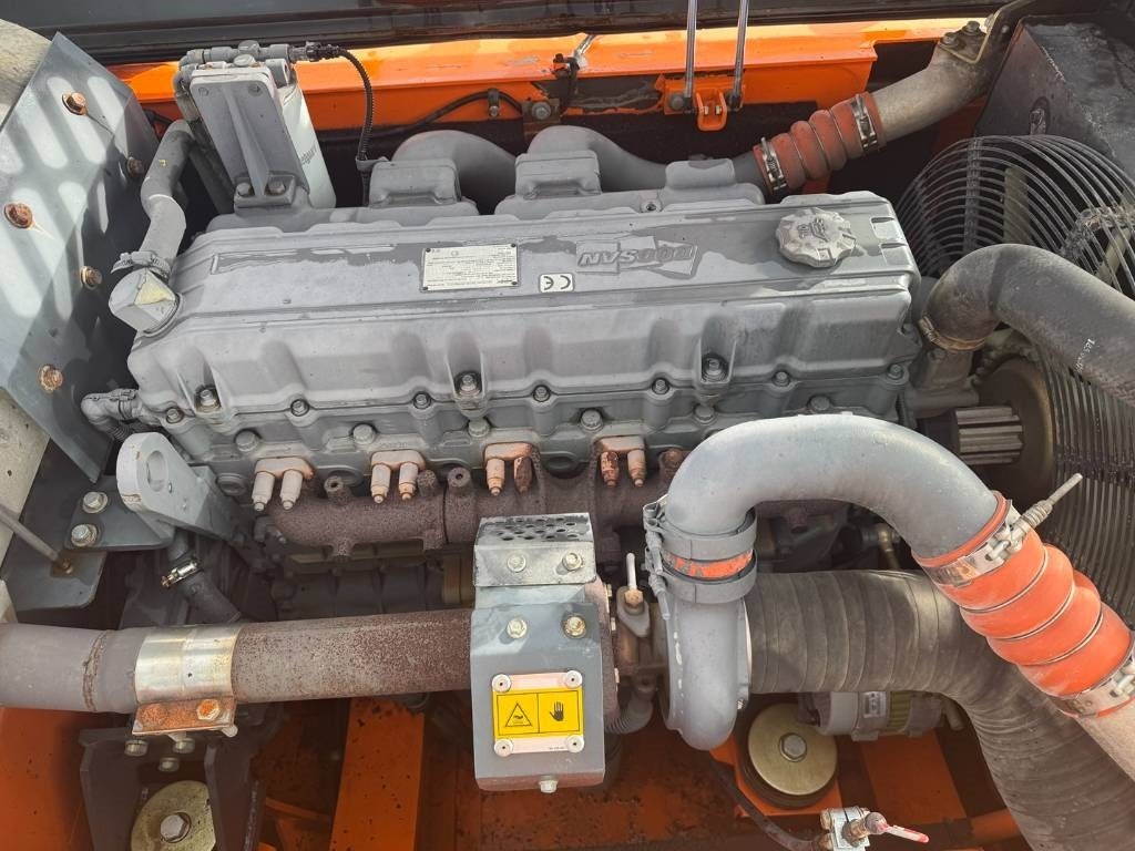 Excavator Doosan DX 300 LC ( 4.690 original hours 18M long reach ): picture 23 Excavator Doosan DX 300 LC ( 4.690 original hours 18M long reach ): picture 23