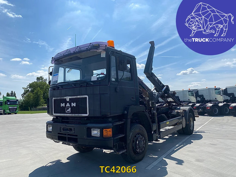MAN F 2000 19.272 - Container transporter/ Swap body truck: picture 1 MAN F 2000 19.272 - Container transporter/ Swap body truck: picture 1