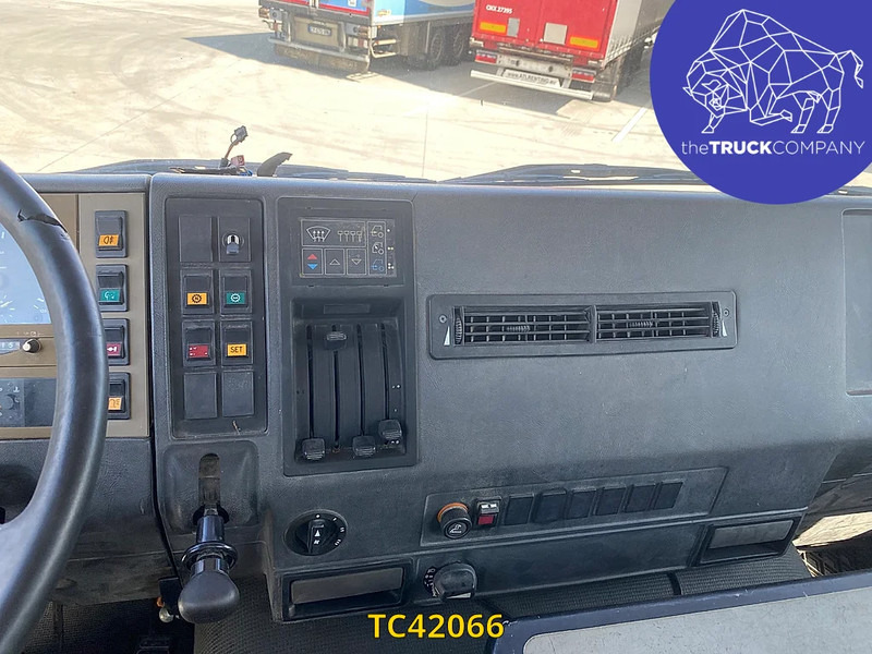 MAN F 2000 19.272 - Container transporter/ Swap body truck: picture 5 MAN F 2000 19.272 - Container transporter/ Swap body truck: picture 5