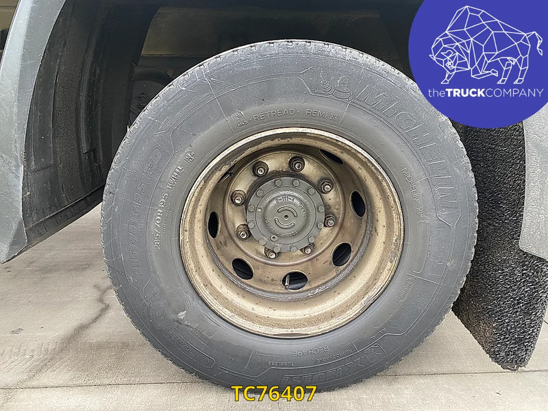 Refrigerator truck Renault D 210: picture 8