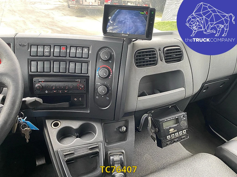 Refrigerator truck Renault D 210: picture 20