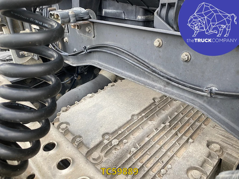 Tractor unit Renault T 460: picture 11