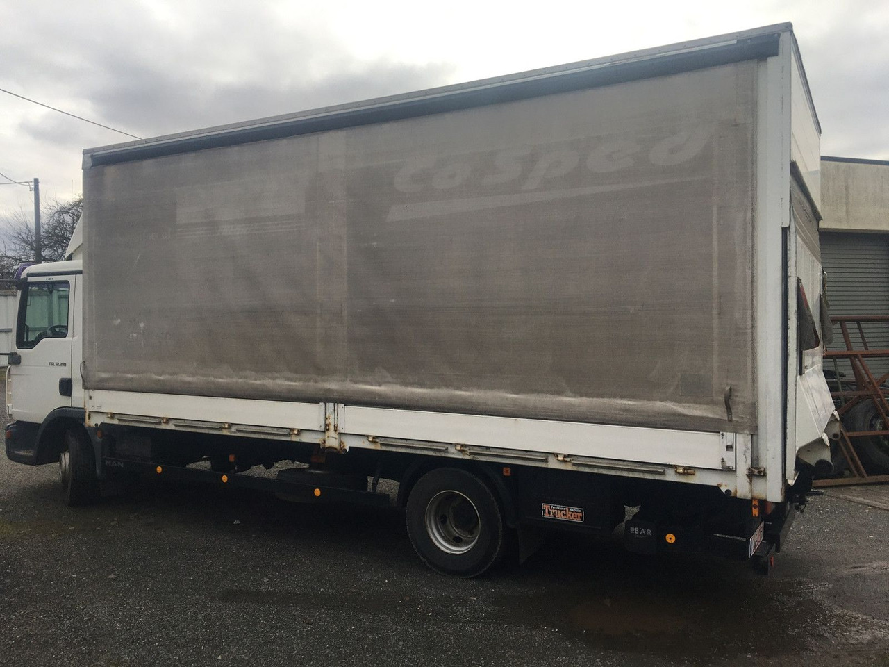 MAN 12.210 Erst 302000 km - Curtainsider truck: picture 2 MAN 12.210 Erst 302000 km - Curtainsider truck: picture 2