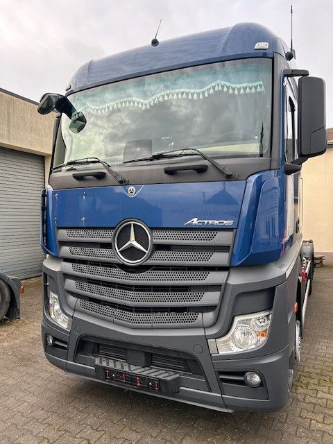Mercedes-Benz 2548 Mercedes-Benz 2548 - Container transporter/ Swap body truck: picture 3 Mercedes-Benz 2548 Mercedes-Benz 2548 - Container transporter/ Swap body truck: picture 3