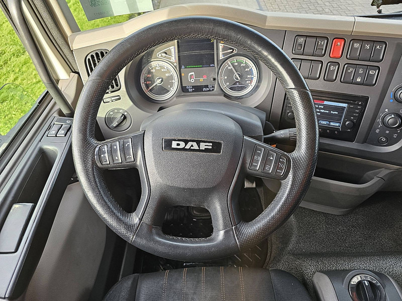 Interior photo 2: DAF LF 210 7.49T AIRCO LIFT leasing DAF LF 210 7.49T AIRCO LIFT