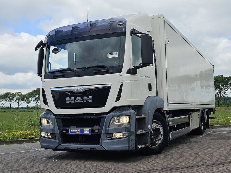 MAN 26.320 TGS 6X2-4 LL TAILLIFT - Box truck: picture 1 MAN 26.320 TGS 6X2-4 LL TAILLIFT - Box truck: picture 1