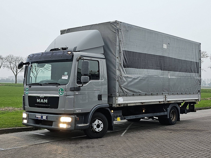 MAN 8.220 TGL MANUAL LIFT AIRCO - Curtainsider truck: picture 2 MAN 8.220 TGL MANUAL LIFT AIRCO - Curtainsider truck: picture 2