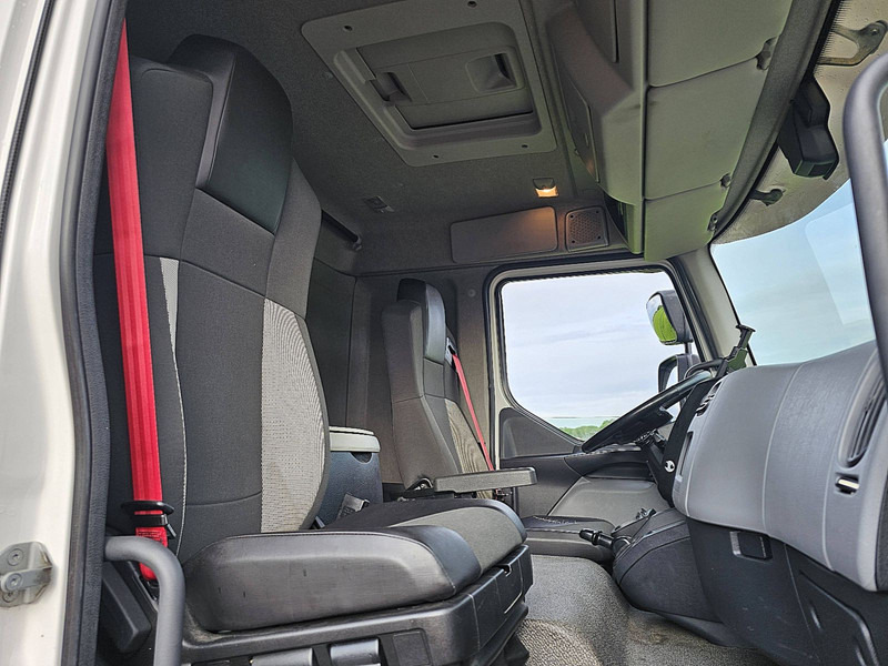 Box truck Renault D 210 11.9T AIRCO TAILLIFT: picture 7 Box truck Renault D 210 11.9T AIRCO TAILLIFT: picture 7