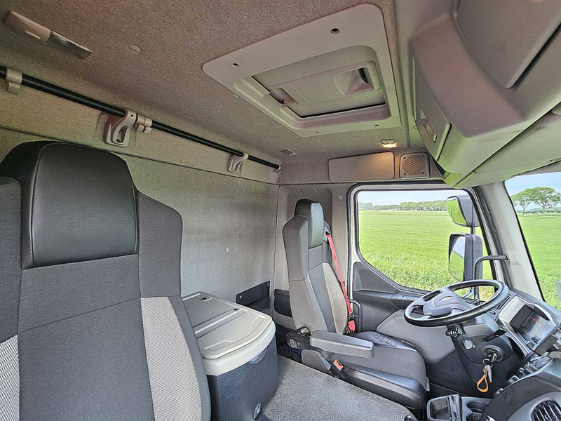 Box truck Renault D 210 11.9T AIRCO TAILLIFT: picture 13 Box truck Renault D 210 11.9T AIRCO TAILLIFT: picture 13