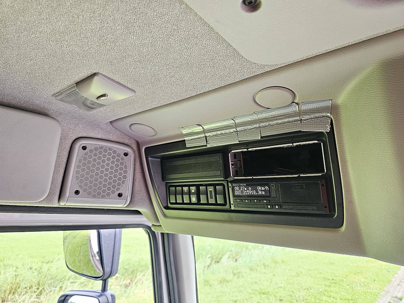 Box truck Renault D 210 11.9T AIRCO TAILLIFT: picture 10 Box truck Renault D 210 11.9T AIRCO TAILLIFT: picture 10