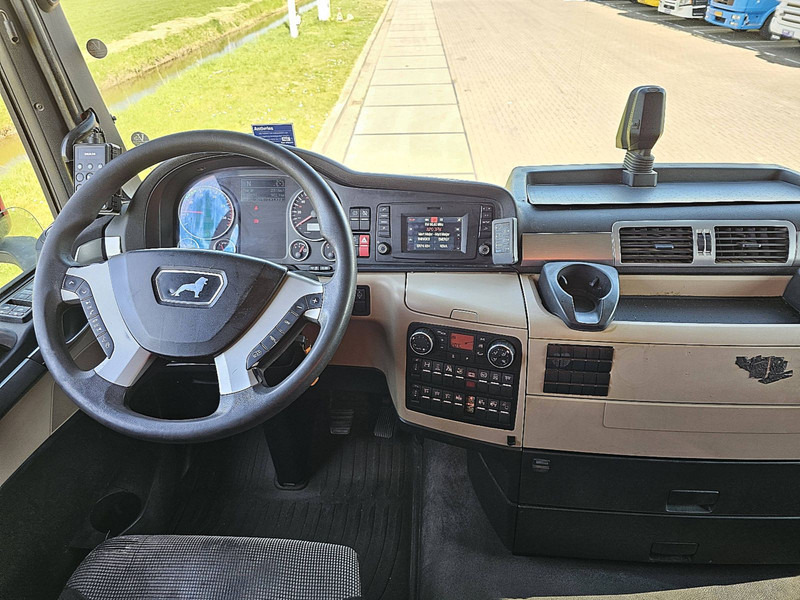 Interior photo 1: Tractor unit MAN 26.460 TGX XLX 6X2/2 BLS