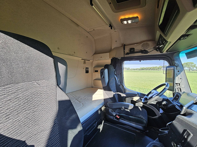 Tractor unit Mercedes-Benz ACTROS 1846 4X4 HAD PTO+HYDR.: picture 17 Tractor unit Mercedes-Benz ACTROS 1846 4X4 HAD PTO+HYDR.: picture 17