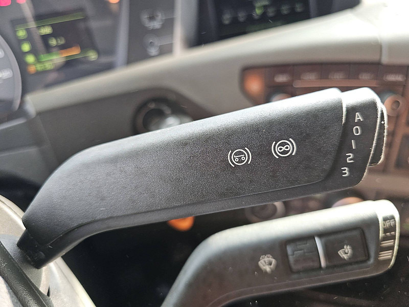 Container transporter/ Swap body truck Volvo FH 460 XL XENON WB490: picture 12