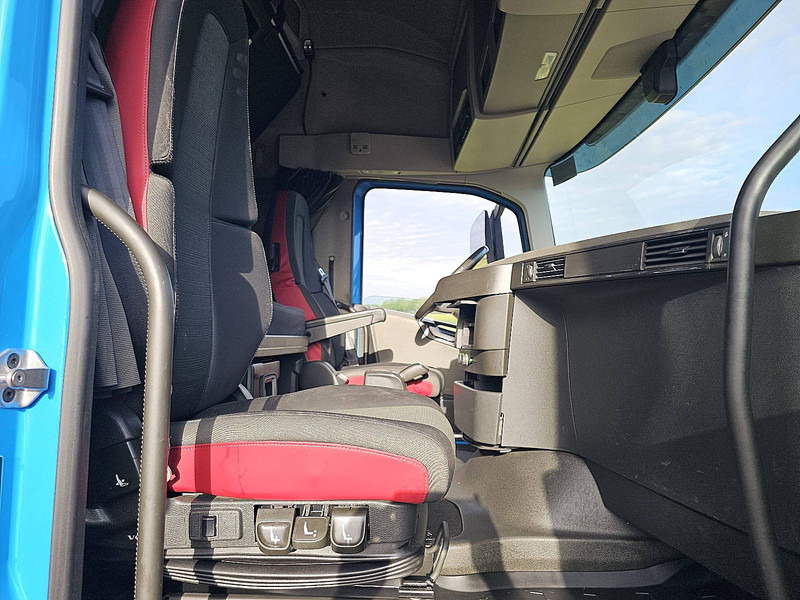 Container transporter/ Swap body truck Volvo FH 460 XL XENON WB490: picture 7