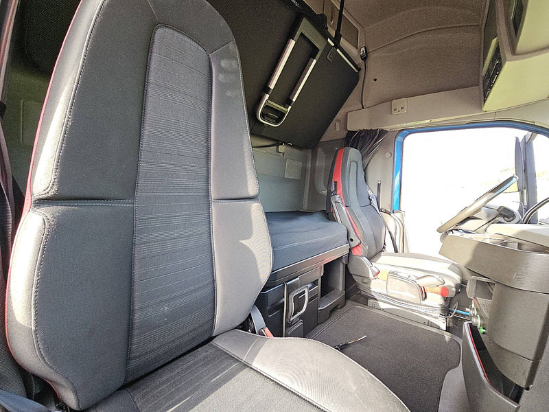 Container transporter/ Swap body truck Volvo FH 460 XL XENON WB490: picture 14