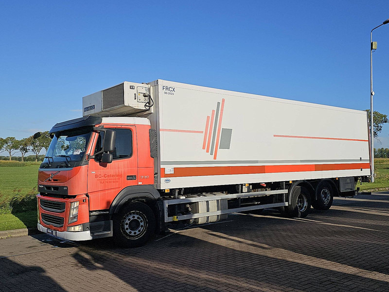 Volvo FM 330 6X2 FRIGOBL. LIFT - Refrigerator truck: picture 2 Volvo FM 330 6X2 FRIGOBL. LIFT - Refrigerator truck: picture 2