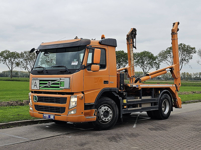 Volvo FM 330 - Skip loader truck: picture 2 Volvo FM 330 - Skip loader truck: picture 2