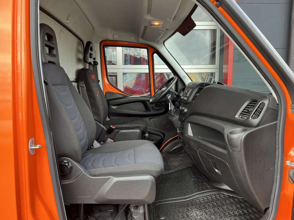 Iveco Daily 35S14 Klima Orig.127'km Küche Doppelbett - Camper: picture 5 Iveco Daily 35S14 Klima Orig.127'km Küche Doppelbett - Camper: picture 5
