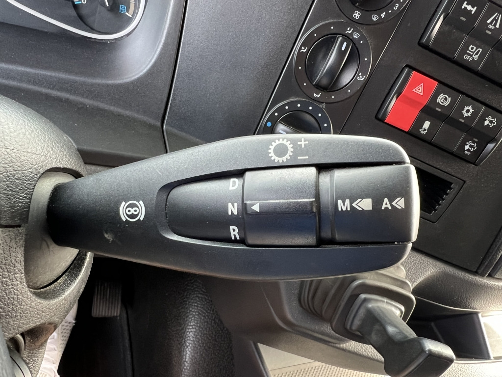 Mercedes-Benz Atego 1530 Euro6 Klima 6m Koffer AHK Orig.177tkm - Box truck: picture 3 Mercedes-Benz Atego 1530 Euro6 Klima 6m Koffer AHK Orig.177tkm - Box truck: picture 3