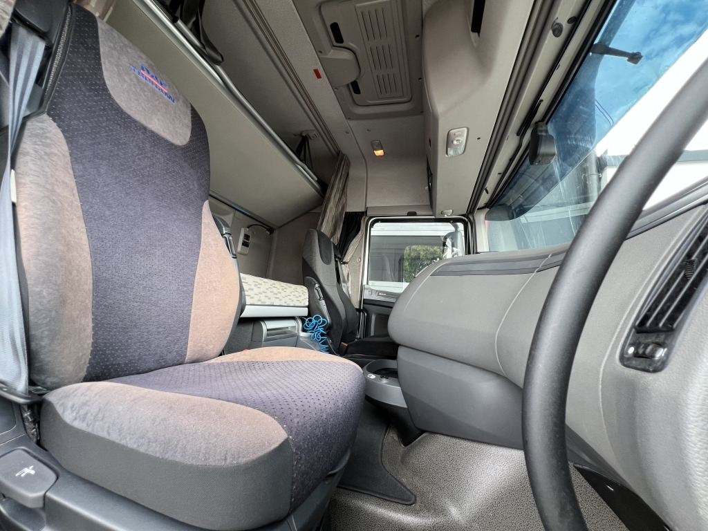 Tractor unit Daf XF 510 4x4 Hydrodrive Orig.479`Km Alu Retarder: picture 11 Tractor unit Daf XF 510 4x4 Hydrodrive Orig.479`Km Alu Retarder: picture 11