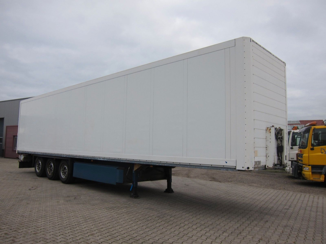 Schmitz Cargobull SKO 24 Iso-Koffer Doppelstock Lift Disc Top 2x - Closed box semi-trailer: picture 1 Schmitz Cargobull SKO 24 Iso-Koffer Doppelstock Lift Disc Top 2x - Closed box semi-trailer: picture 1