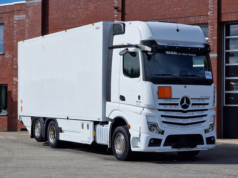 Mercedes-Benz Actros 2545 6x2*4 - Box with sidedoors - Loadlift - Steering axle - Full air - Camera - Box truck: picture 1 Mercedes-Benz Actros 2545 6x2*4 - Box with sidedoors - Loadlift - Steering axle - Full air - Camera - Box truck: picture 1