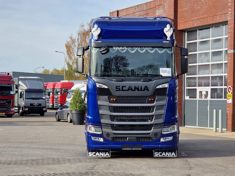 Scania 660S V8 NGS Highline 4x2 - Full spec - Retarder - Night Clima - Leather - Led - Full air - New Dashboard - Tractor unit: picture 2 Scania 660S V8 NGS Highline 4x2 - Full spec - Retarder - Night Clima - Leather - Led - Full air - New Dashboard - Tractor unit: picture 2