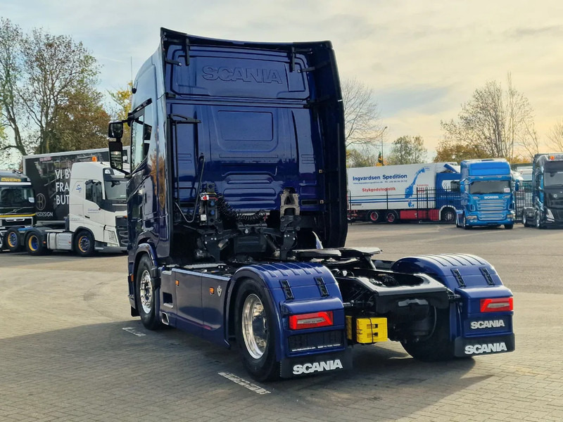 Scania 660S V8 NGS Highline 4x2 - Full spec - Retarder - Night Clima - Leather - Led - Full air - New Dashboard - Tractor unit: picture 5 Scania 660S V8 NGS Highline 4x2 - Full spec - Retarder - Night Clima - Leather - Led - Full air - New Dashboard - Tractor unit: picture 5