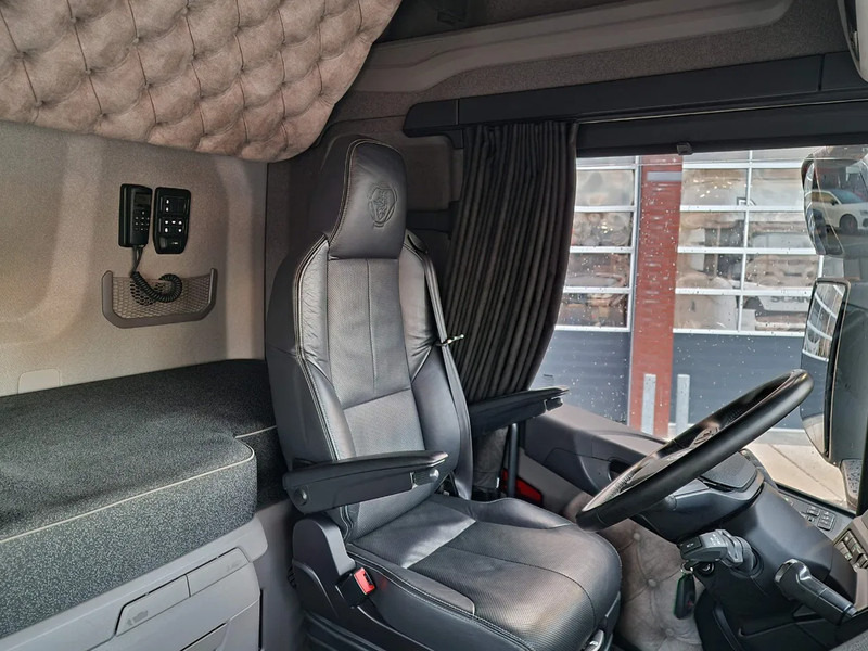 Tractor unit Scania R560 Highline 6x2 - BUFFL - Retarder - Full air - 3.15 WB - Leather: picture 18