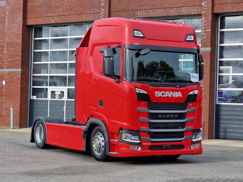Scania S460 Highline 4x2 - Lowdeck - New - Retarder - Night clima - 2x tank - Led - Full spoiler - Tractor unit: picture 1 Scania S460 Highline 4x2 - Lowdeck - New - Retarder - Night clima - 2x tank - Led - Full spoiler - Tractor unit: picture 1