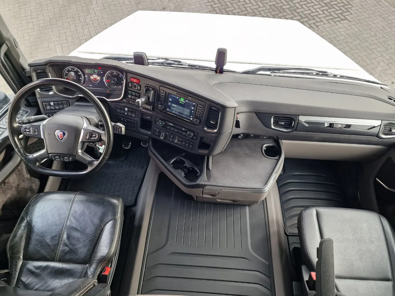 Scania T580 V8 Tuft Torpedo V8 - Custom exterior - Retarder - Full air - Show truck - Stack exhaust leasing Scania T580 V8 Tuft Torpedo V8 - Custom exterior - Retarder - Full air - Show truck - Stack exhaust: picture 20