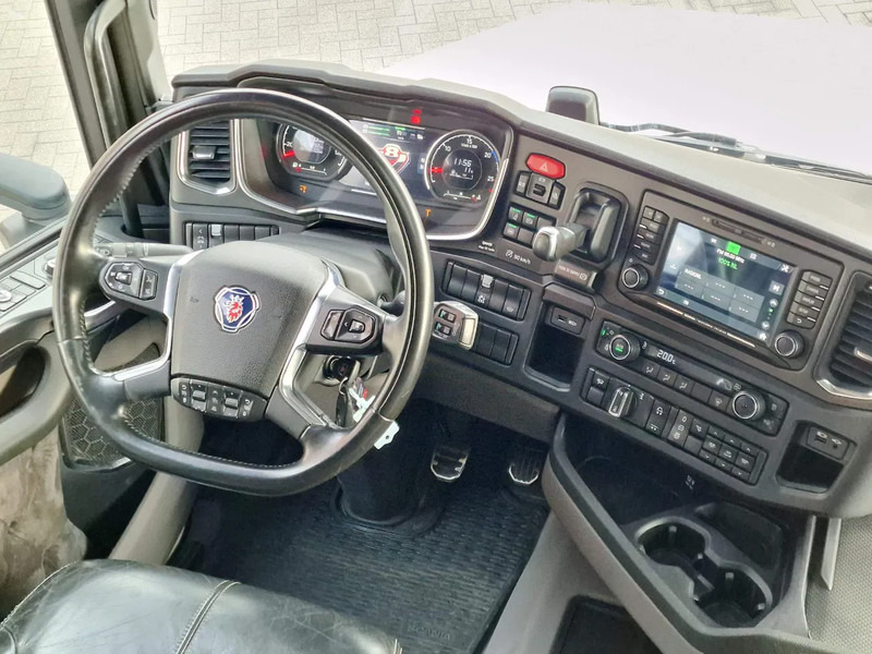 Scania T580 V8 Tuft Torpedo V8 - Custom exterior - Retarder - Full air - Show truck - Stack exhaust leasing Scania T580 V8 Tuft Torpedo V8 - Custom exterior - Retarder - Full air - Show truck - Stack exhaust: picture 19