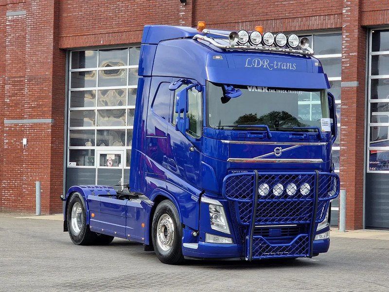 Volvo FH 13.500 Globetrotter 4x2 - Full air - Bull bar - Leather - Fridge - Lightbar - Tractor unit: picture 1 Volvo FH 13.500 Globetrotter 4x2 - Full air - Bull bar - Leather - Fridge - Lightbar - Tractor unit: picture 1