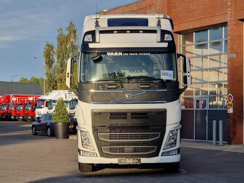 Volvo FH 13.500 Globetrotter XL 6x2 - Full air - 3.20 WB - MA VIN - Low KM - Leather - Tractor unit: picture 2 Volvo FH 13.500 Globetrotter XL 6x2 - Full air - 3.20 WB - MA VIN - Low KM - Leather - Tractor unit: picture 2