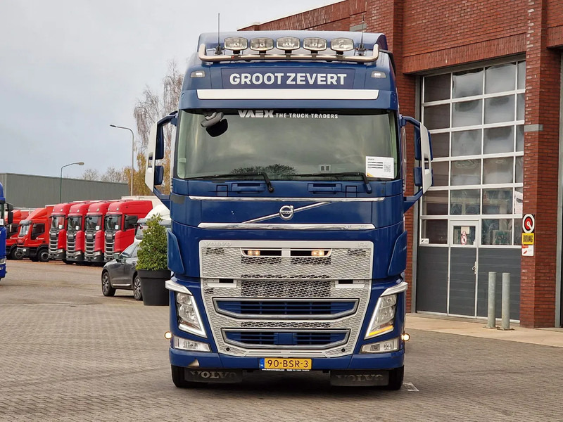 Volvo FH 13.460 Globetrotter 6x2 - Chassis - 4.90 WB - Full air - Euro 6 - VEB+ - Cab chassis truck: picture 2 Volvo FH 13.460 Globetrotter 6x2 - Chassis - 4.90 WB - Full air - Euro 6 - VEB+ - Cab chassis truck: picture 2