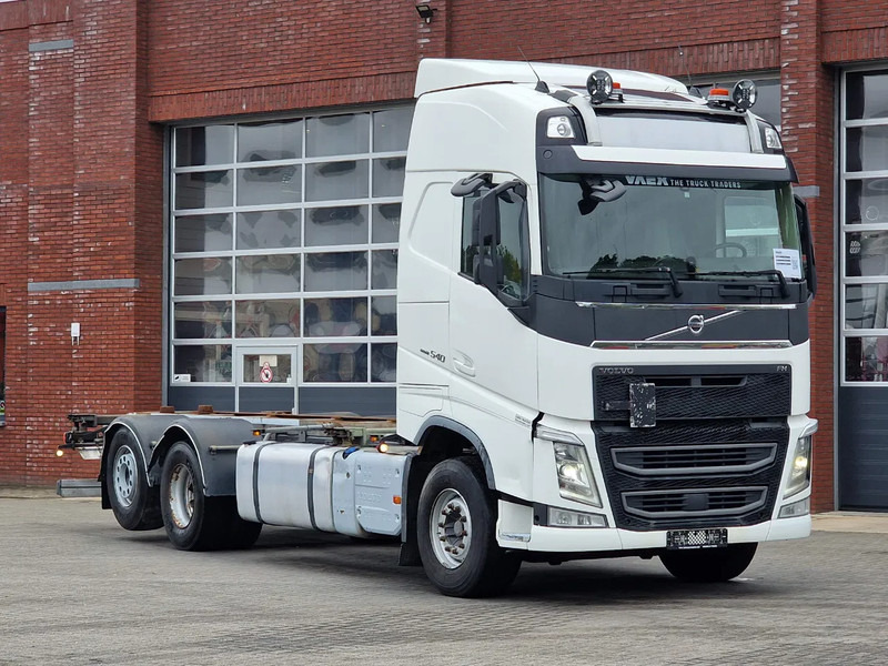 Volvo FH 13.540 Globetrotter 6x2 - BDF - Retarder - 4.90 WB - Full air - Leather - Container transporter/ Swap body truck: picture 1 Volvo FH 13.540 Globetrotter 6x2 - BDF - Retarder - 4.90 WB - Full air - Leather - Container transporter/ Swap body truck: picture 1