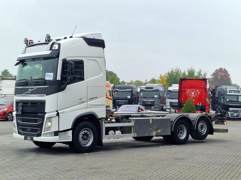 Volvo FH 13.540 Globetrotter 6x2 - BDF - Retarder - 4.90 WB - Full air - Leather - Container transporter/ Swap body truck: picture 3 Volvo FH 13.540 Globetrotter 6x2 - BDF - Retarder - 4.90 WB - Full air - Leather - Container transporter/ Swap body truck: picture 3