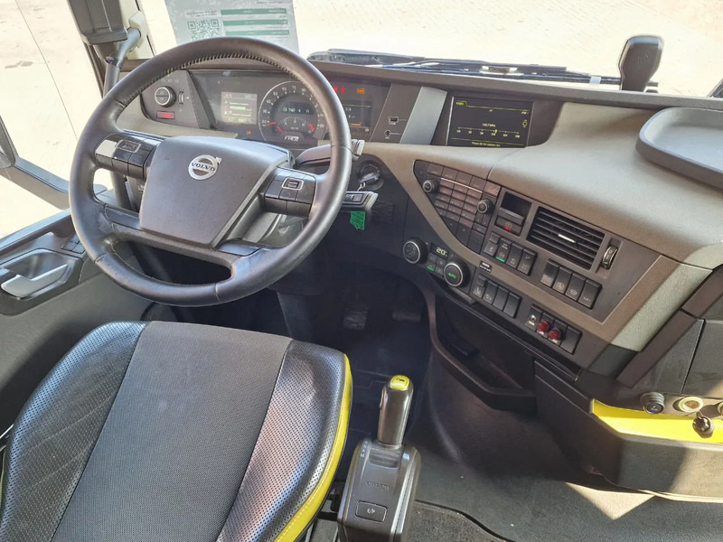 Container transporter/ Swap body truck Volvo FH 16.750 Globetrotter 6x2 BDF - Retarder - HUB reduction - Euro 5 - 4.90 WB: picture 19