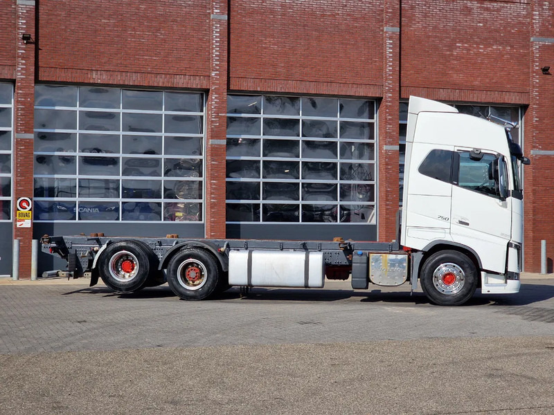 Container transporter/ Swap body truck Volvo FH 16.750 Globetrotter 6x2 BDF - Retarder - HUB reduction - Euro 5 - 4.90 WB: picture 8