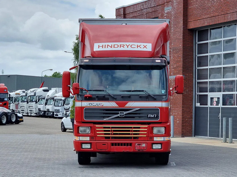 Volvo FM 250 4x- Livestock 2 deck - Lifting floors - Loadlift - Manual gearbox - Livestock truck: picture 2 Volvo FM 250 4x- Livestock 2 deck - Lifting floors - Loadlift - Manual gearbox - Livestock truck: picture 2