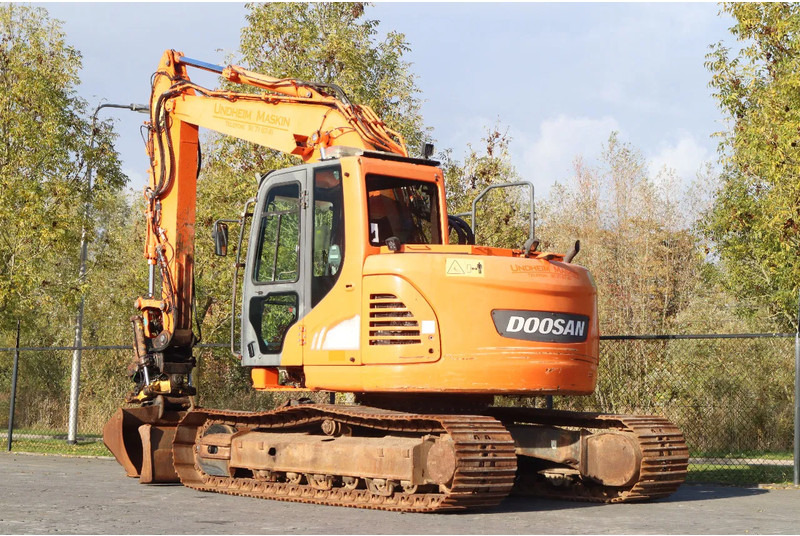 Doosan DX140LCR-3 | DX 140 LCR-3 | TILT ROTATOR | BUCKET | DOZERBLADE - Crawler excavator: picture 3 Doosan DX140LCR-3 | DX 140 LCR-3 | TILT ROTATOR | BUCKET | DOZERBLADE - Crawler excavator: picture 3