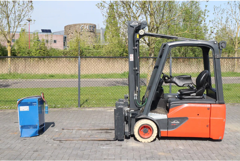 Linde E18 -02 | ROTATOR FORKS | SIDESHIFT - Electric forklift: picture 1 Linde E18 -02 | ROTATOR FORKS | SIDESHIFT - Electric forklift: picture 1