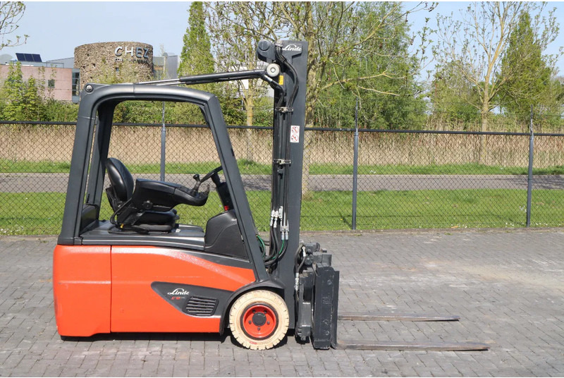 Linde E18 -02 | ROTATOR FORKS | SIDESHIFT - Electric forklift: picture 4 Linde E18 -02 | ROTATOR FORKS | SIDESHIFT - Electric forklift: picture 4